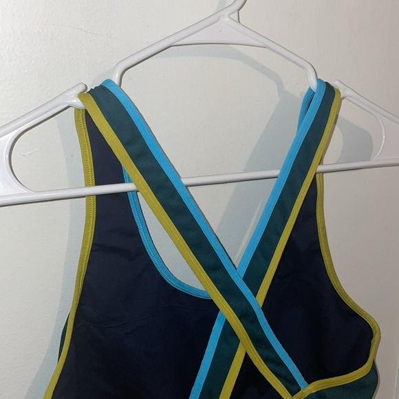 cotopaxi Mari crop top with built in bra - Picture 6 of 9